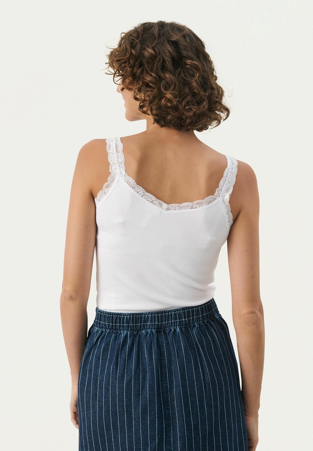 Топ JELONA Part Two, молочный
Топ JELONA Part Two, молочный