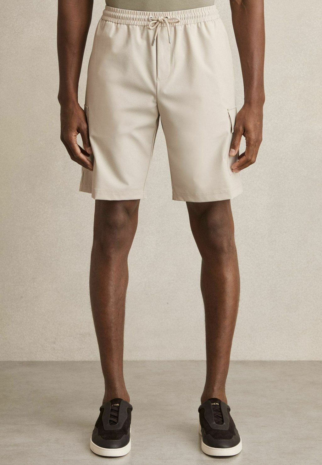 Шорты Reiss, бежевый
Шорты Reiss, бежевый