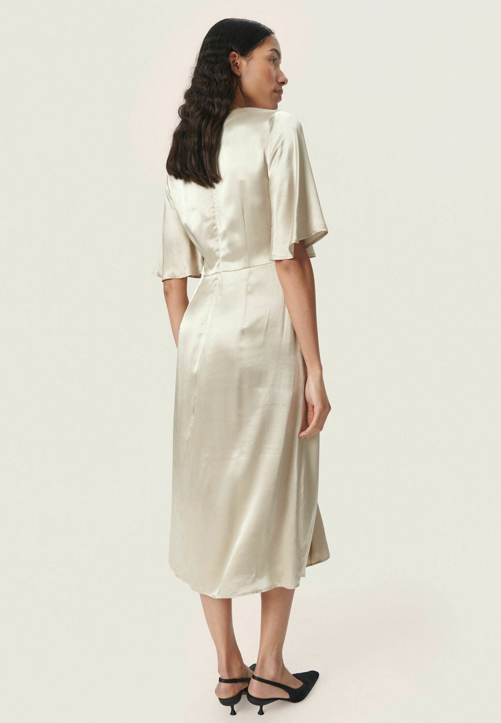 Повседневное платье SLMILU Soaked in Luxury, бежевый
Повседневное платье SLMILU Soaked in Luxury, бежевый