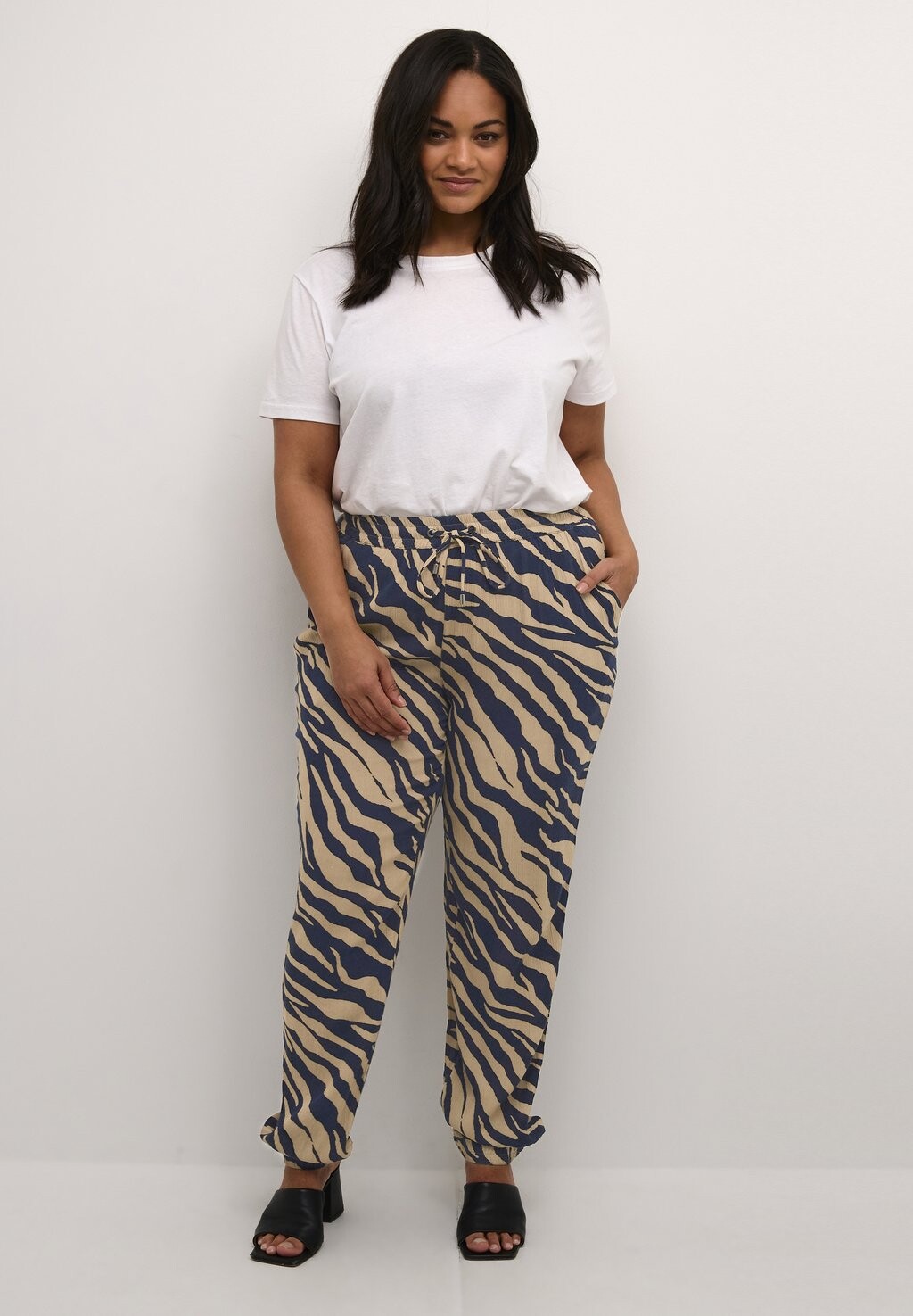 Брюки Marca Ami Kaffe Curve, полуночная амфора с животным принтом
Брюки Marca Ami Kaffe Curve, полуночная амфора с животным принтом