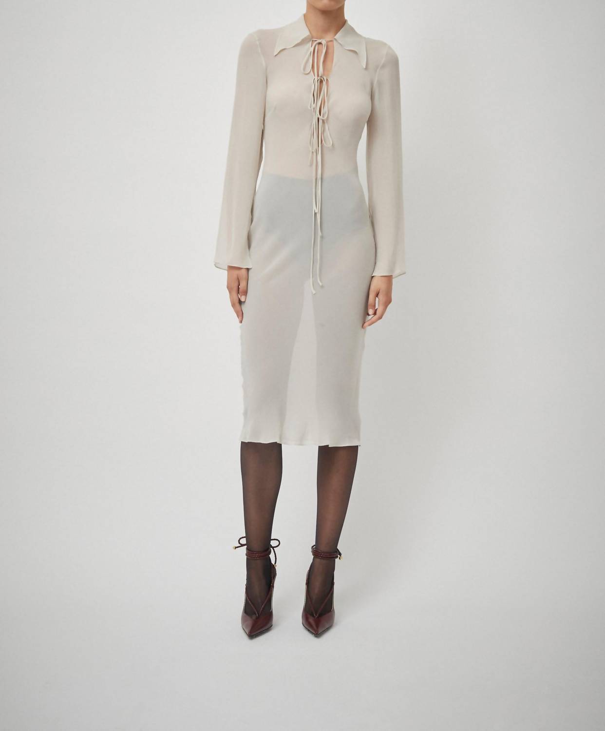 Платье-блуза из шелкового жоржета с завязками в пудровом цвете BEARE PARK, цвет powder
Платье-блуза из шелкового жоржета с завязками в пудровом цвете BEARE PARK, цвет powder