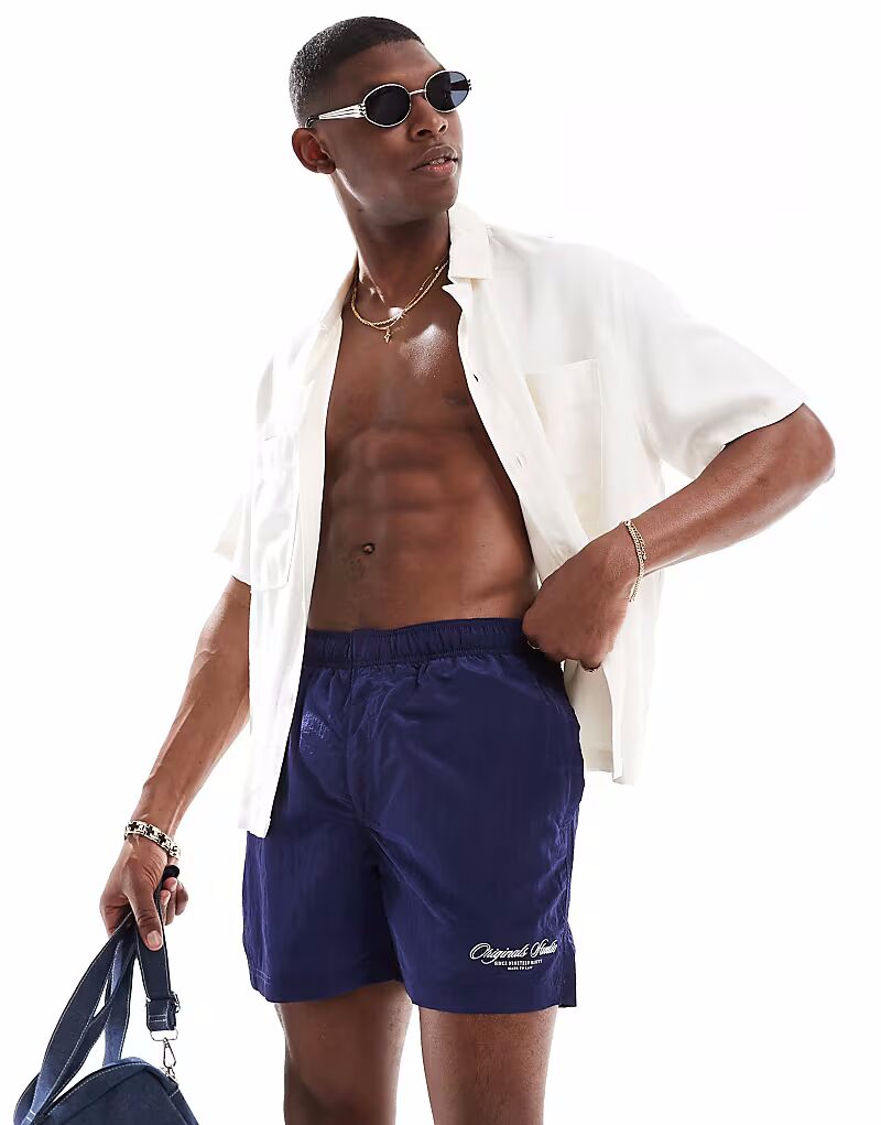 Плавки Jack & Jones с оригинальным принтом темно-синего цвета
Плавки Jack & Jones с оригинальным принтом темно-синего цвета