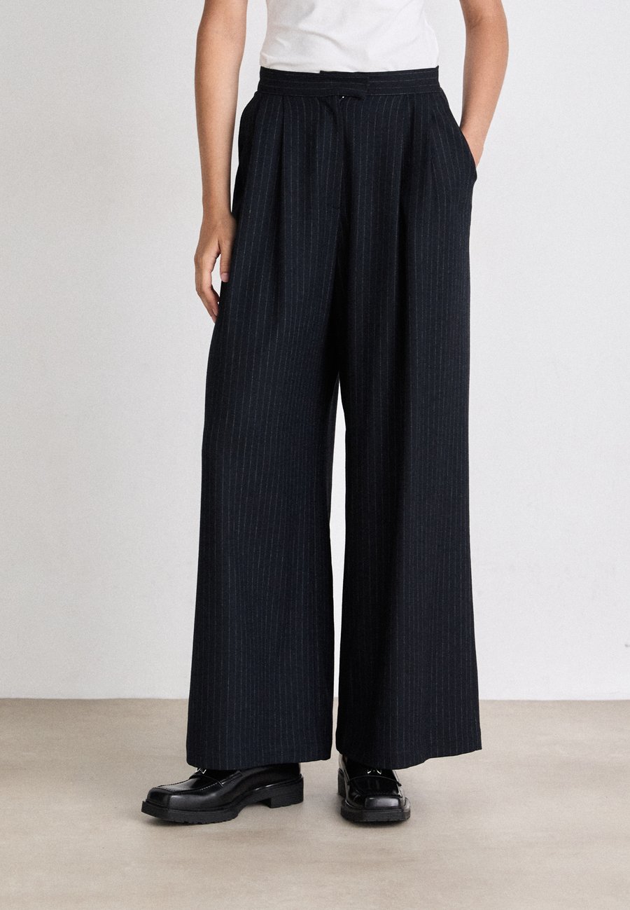 Брюки sessùn OROZCO, Navy/Sand/Dark Blue
Брюки sessùn OROZCO, Navy/Sand/Dark Blue