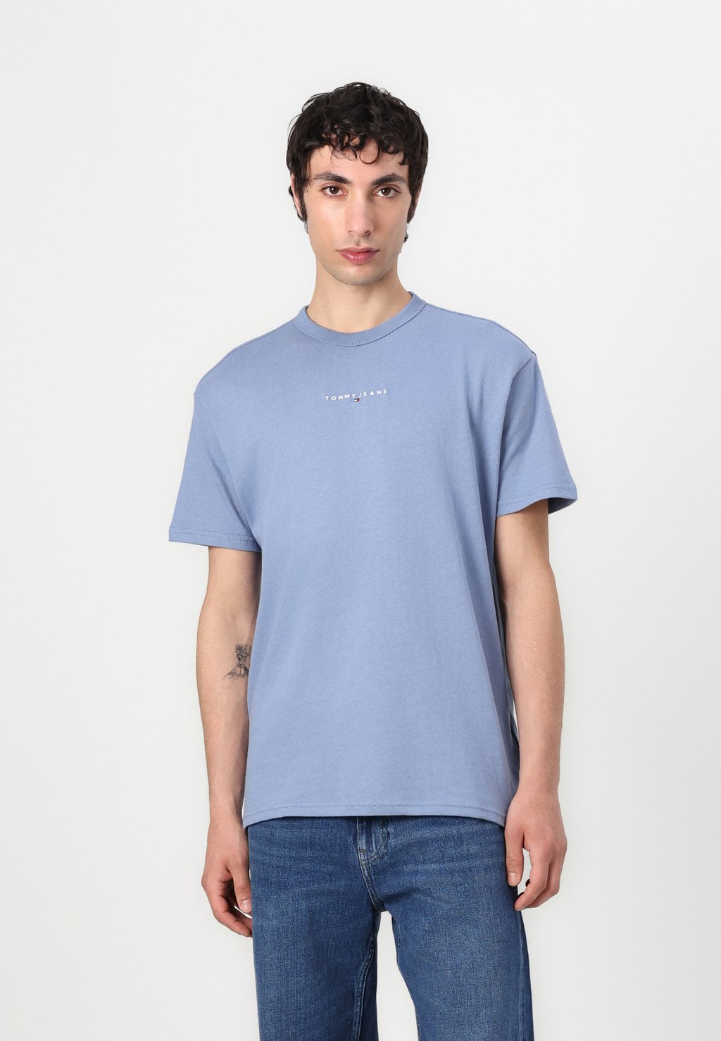 Футболка с принтом LOGO TEE Tommy Jeans, синий
Футболка с принтом LOGO TEE Tommy Jeans, синий