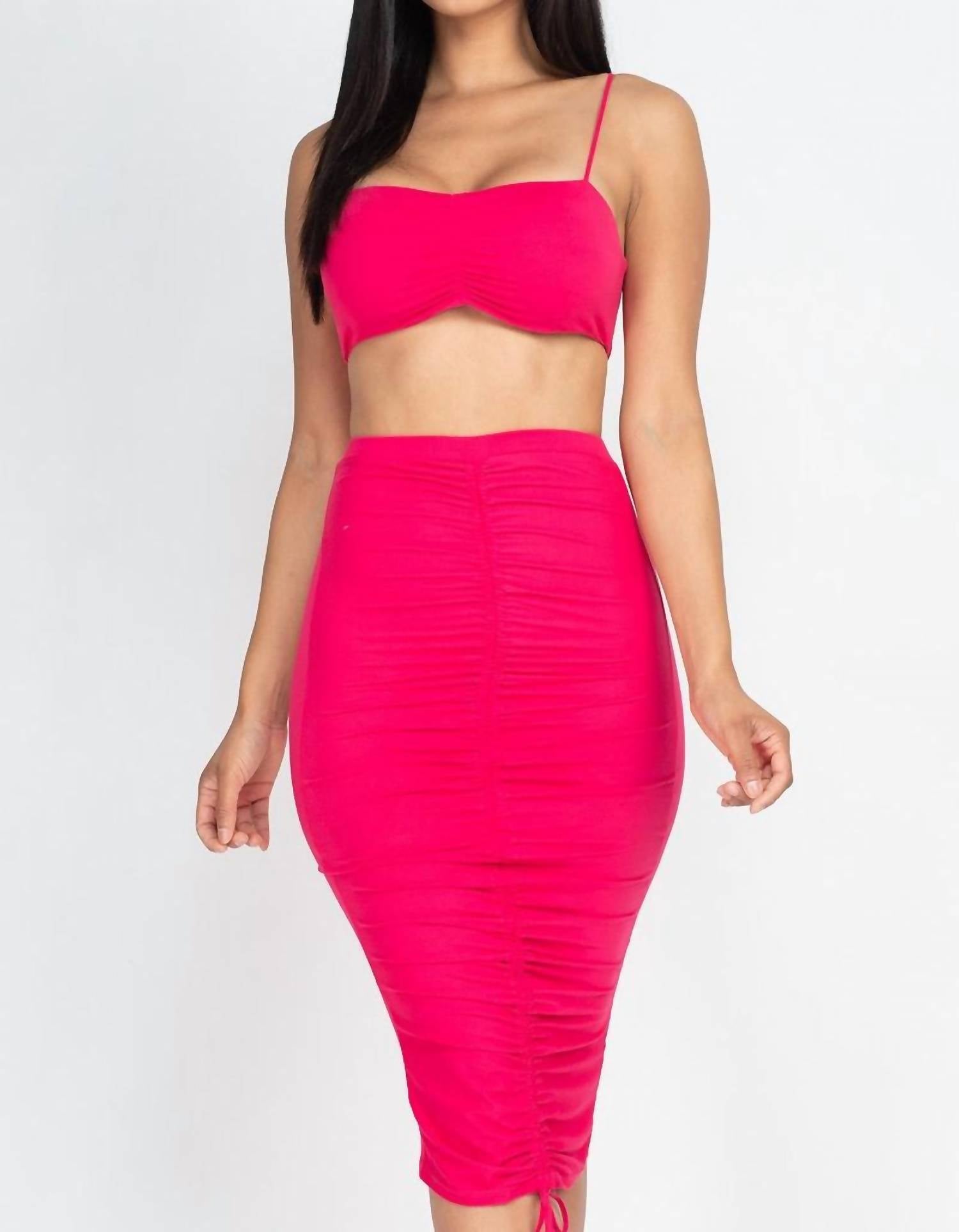 Комплект из топа-трубы и юбки миди Savage цвета фуксии Capella, фуксия
Комплект из топа-трубы и юбки миди Savage цвета фуксии Capella, фуксия