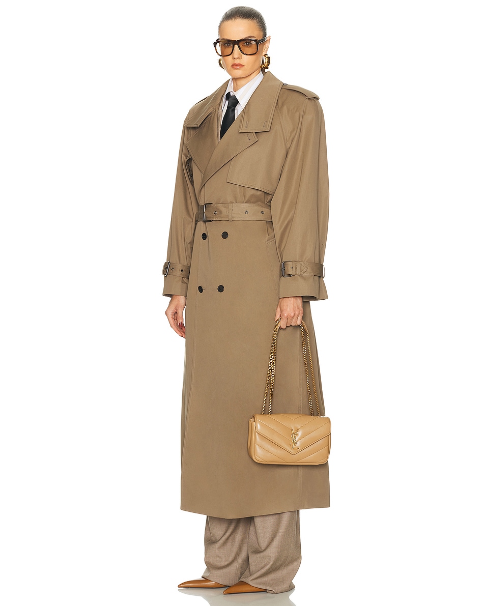 Маленькая сумка Loulou на цепочке Saint Laurent, Natural Tan
Маленькая сумка Loulou на цепочке Saint Laurent, Natural Tan