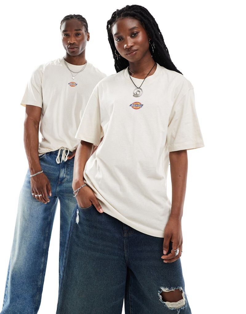 Dickies — Maple Valley — белая футболка с длинными рукавами и логотипом в центре — эксклюзивно для ASOS
Dickies — Maple Valley — белая футболка с длинными рукавами и логотипом в центре — эксклюзивно для ASOS