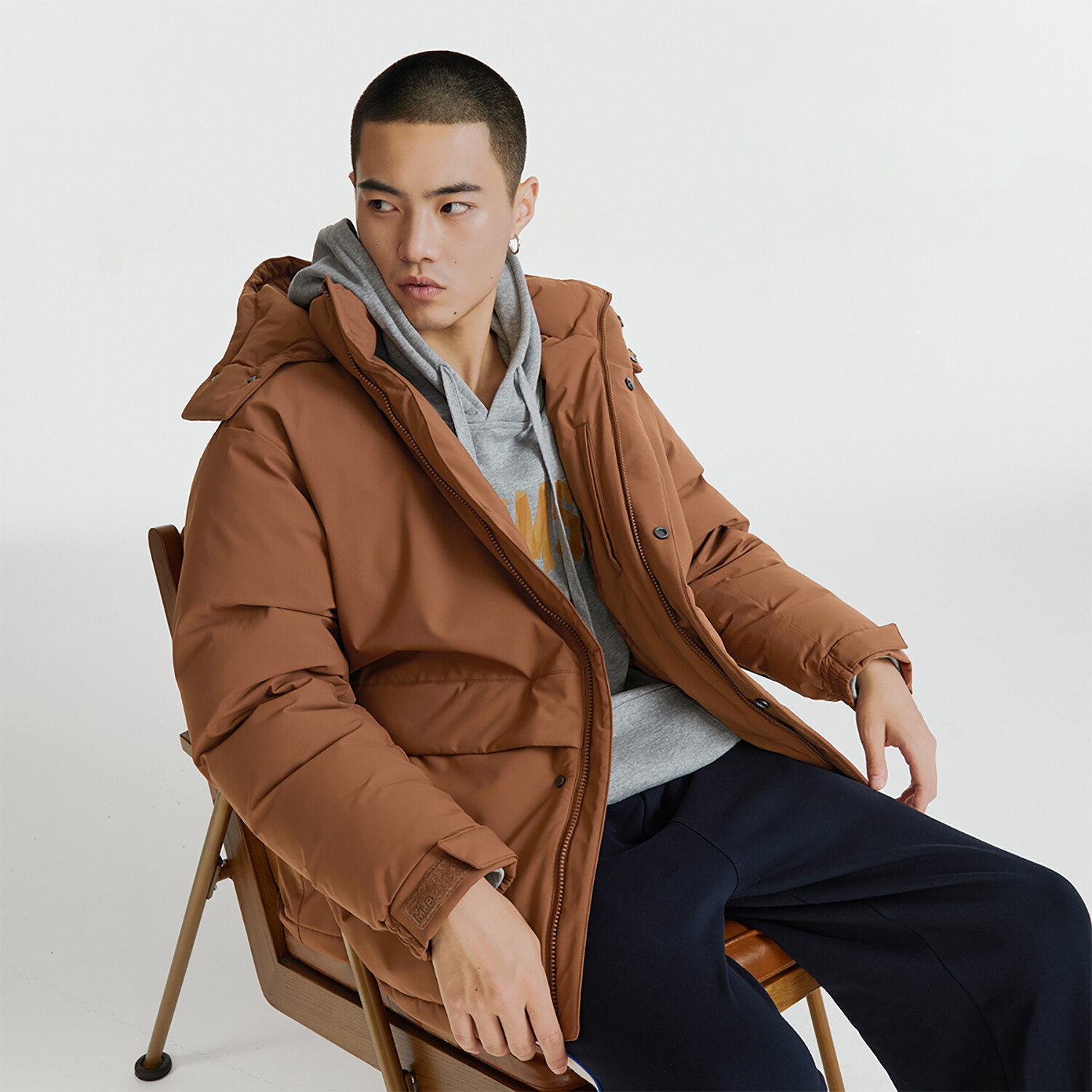 Пуховик унисекс темно-коричневый Mlb
Пуховик унисекс темно-коричневый Mlb