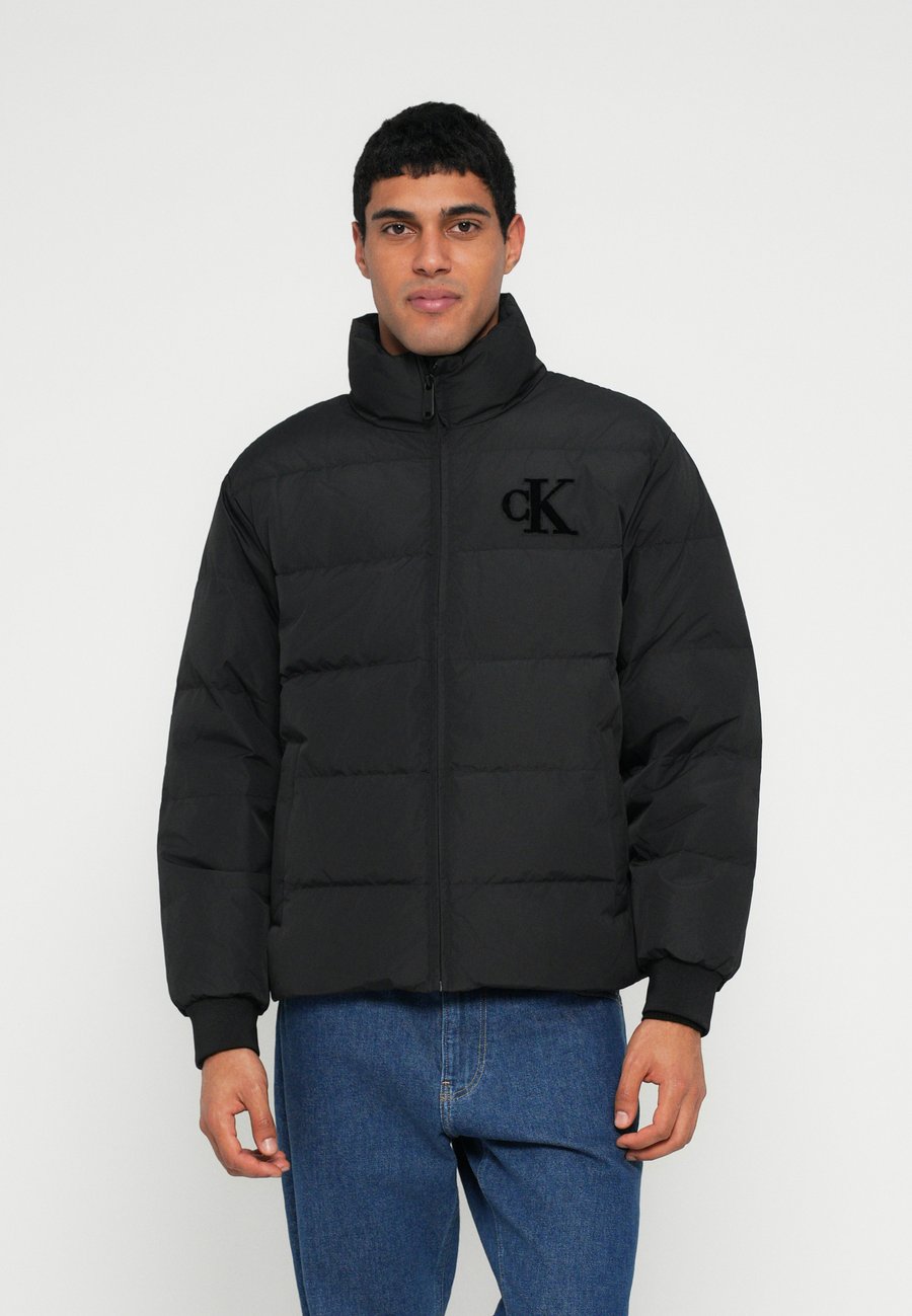 Куртка Calvin Klein Jeans STAND COLLAR PUFFER, Black
Куртка Calvin Klein Jeans STAND COLLAR PUFFER, Black