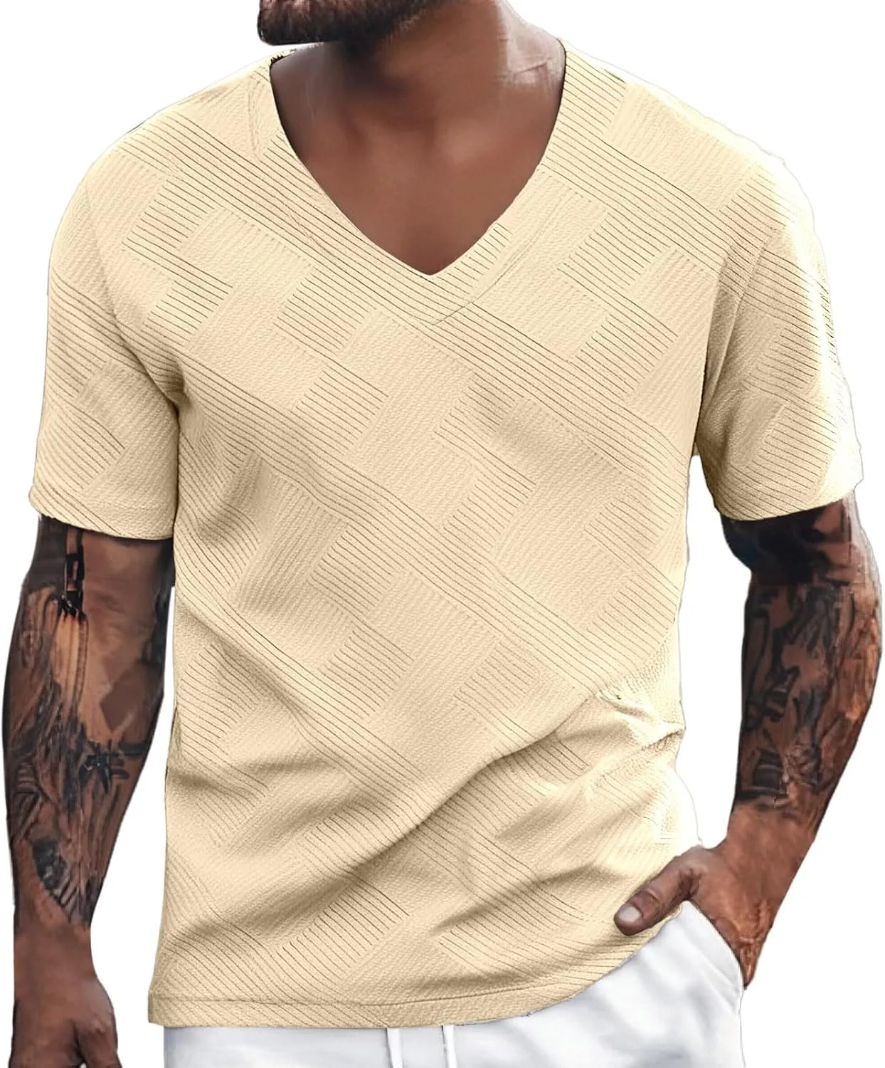 Мужская модная футболка V-образного выреза
Мужская модная футболка V-образного выреза