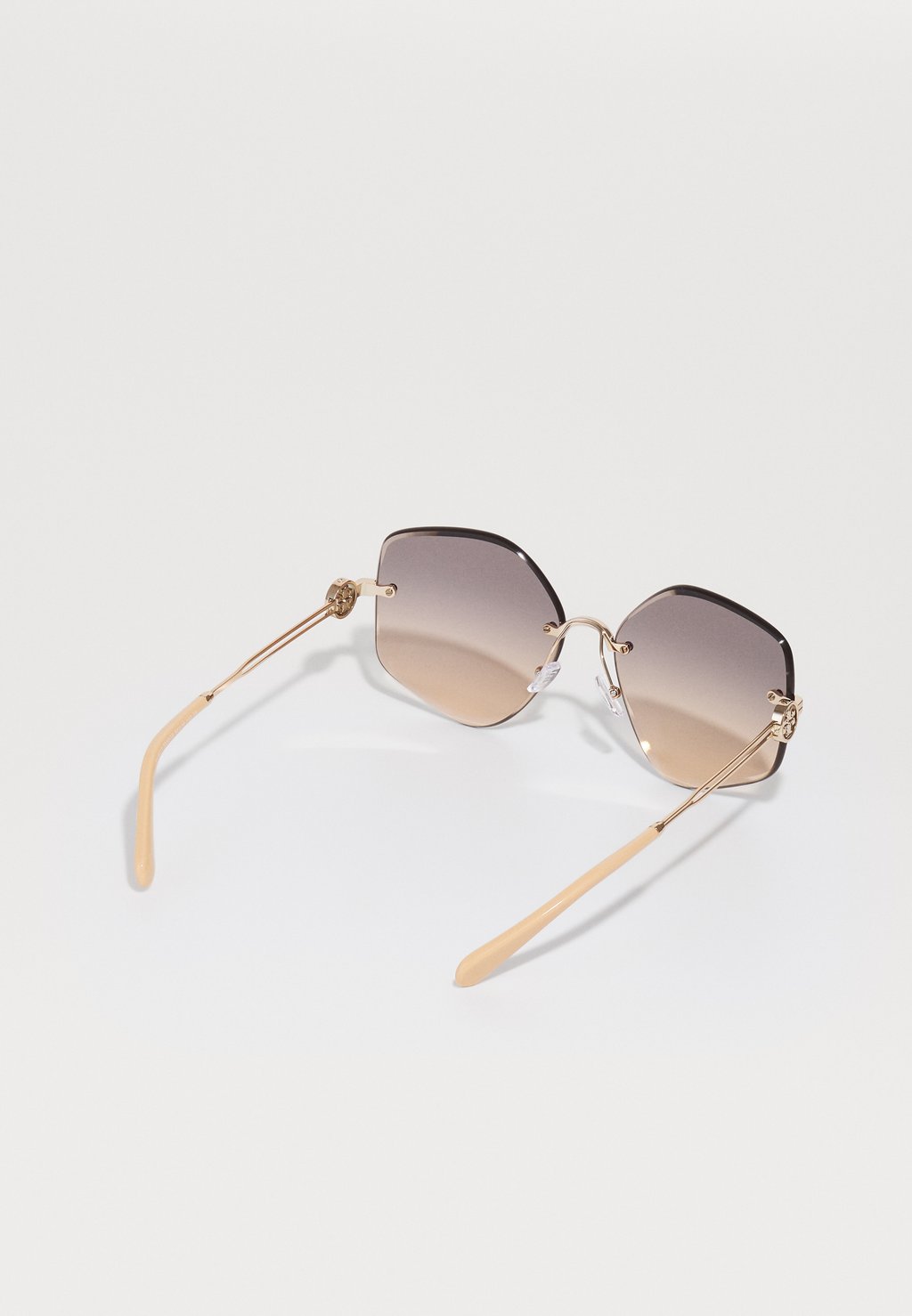 Солнцезащитные очки Tory Burch, цвет розового золота
Солнцезащитные очки Tory Burch, цвет розового золота