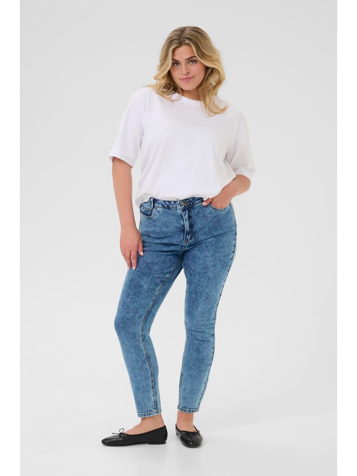 Джинсы KCelona slim fit из стираного денима средне-синего цвета KAFFE curve
Джинсы KCelona slim fit из стираного денима средне-синего цвета KAFFE curve