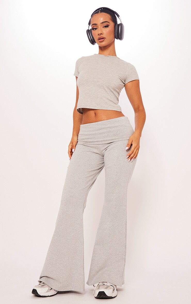 PrettyLittleThing Расклешенные брюки из хлопкового цвета меланжевого цвета Petite Grey со складками
PrettyLittleThing Расклешенные брюки из хлопкового цвета меланжевого цвета Petite Grey со складками