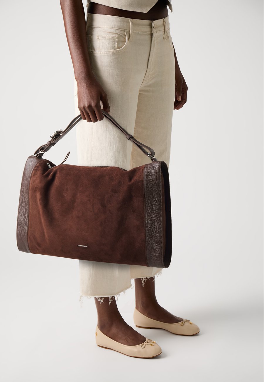 Сумка-шоппер Coccinelle ELINOR, Brunette/Brunet/Brown
Сумка-шоппер Coccinelle ELINOR, Brunette/Brunet/Brown