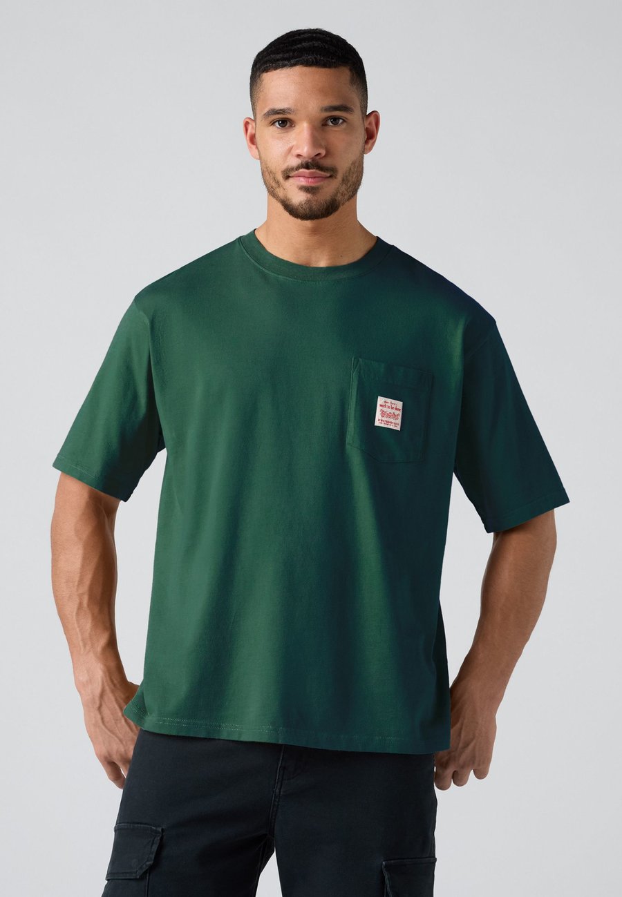 Футболка Levi's Workwear Basic T-shirt, Dark Green
Футболка Levi's Workwear Basic T-shirt, Dark Green