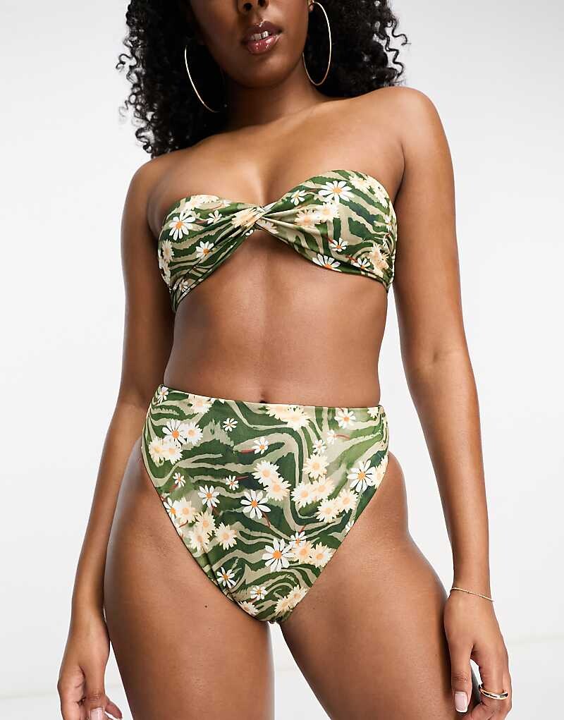 ASOS DESIGN – Mix and Match – Плавки бикини с животным и ромашковым принтом, высокими штанинами и завышенной талией
ASOS DESIGN – Mix and Match – Плавки бикини с животным и ромашковым принтом, высокими штанинами и завышенной талией
