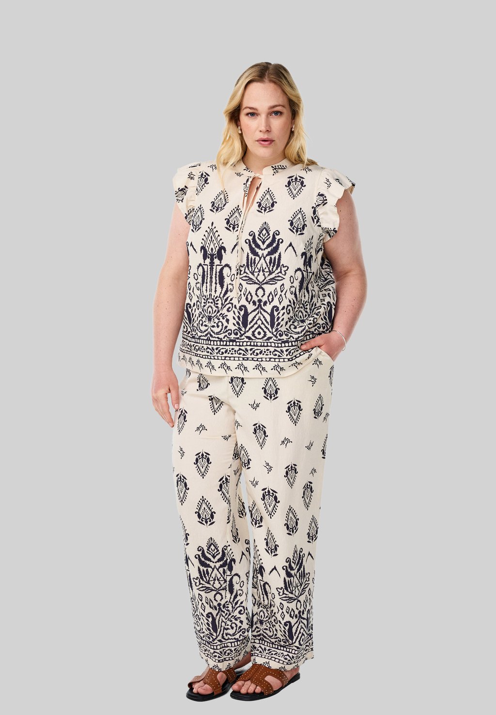 Брюки LOSE BEDRUCKTE Zizzi, песочный
Брюки LOSE BEDRUCKTE Zizzi, песочный