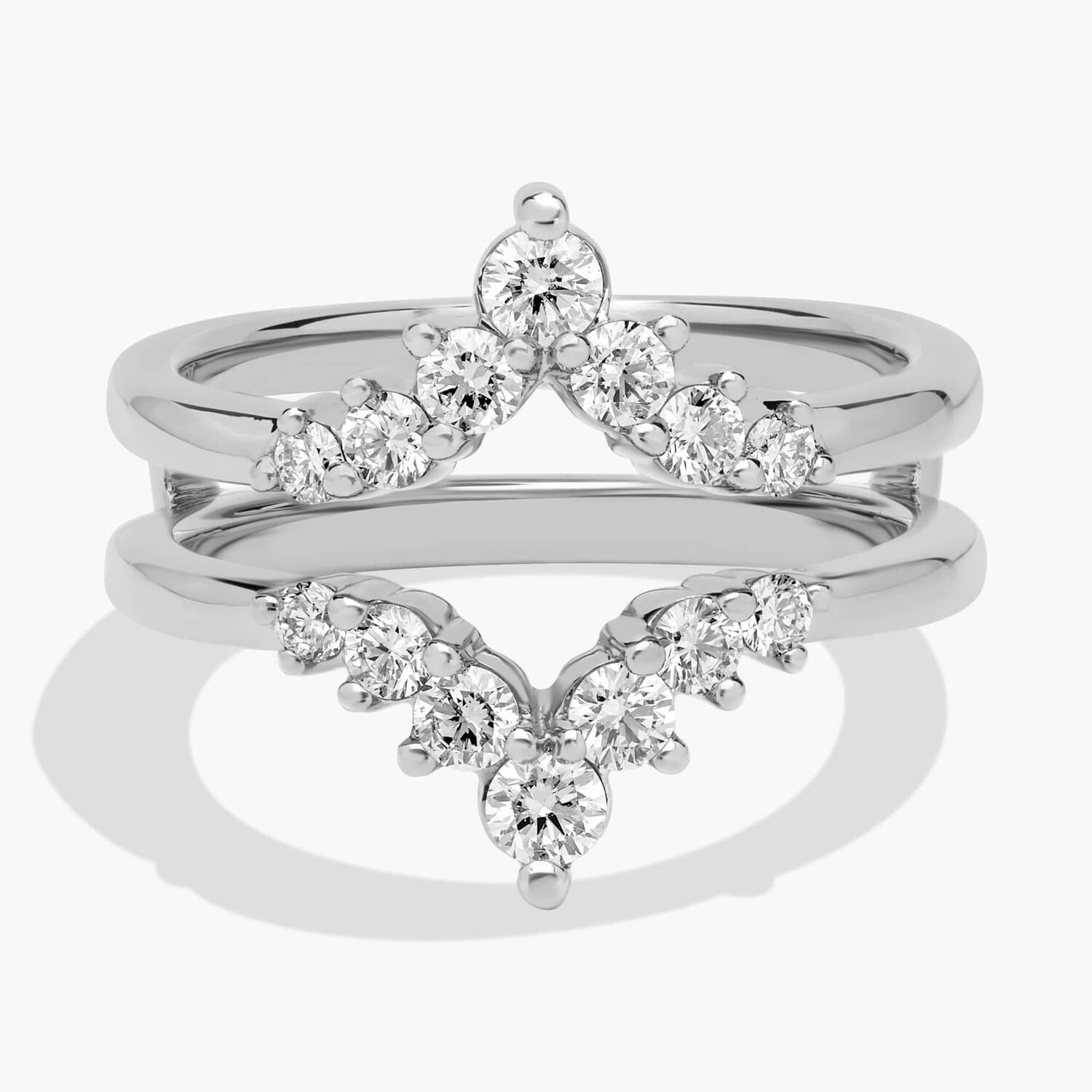 Кольцо с бриллиантовой вставкой в форме заостренной короны из платины (5/8 карата, двойной цвет) Blue Nile