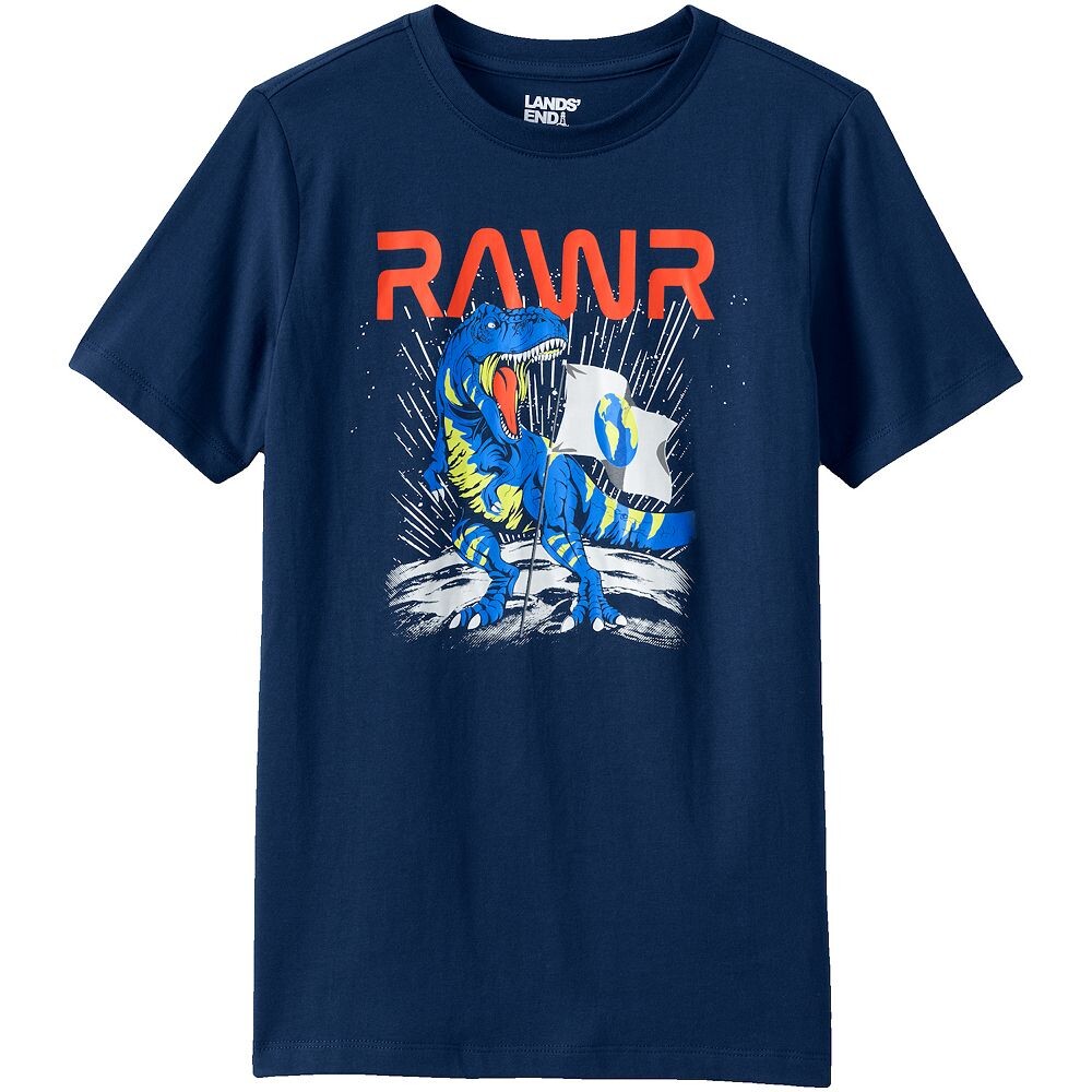 Футболка Lands' End Quirky с короткими рукавами и рисунком для мальчиков от 2 до 20 лет в цвете Regular и Husky, цвет Deep Sea Navy Dino
Футболка Lands' End Quirky с короткими рукавами и рисунком для мальчиков от 2 до 20 лет в цвете Regular и Husky, цвет Deep Sea Navy Dino