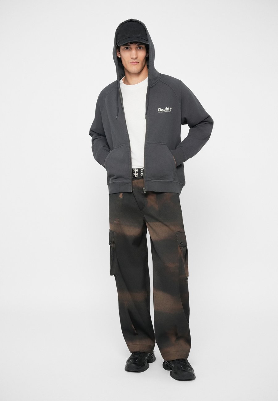 Толстовка DOUBLE A BY W.W. SVEN, Washed Black/Black
Толстовка DOUBLE A BY W.W. SVEN, Washed Black/Black