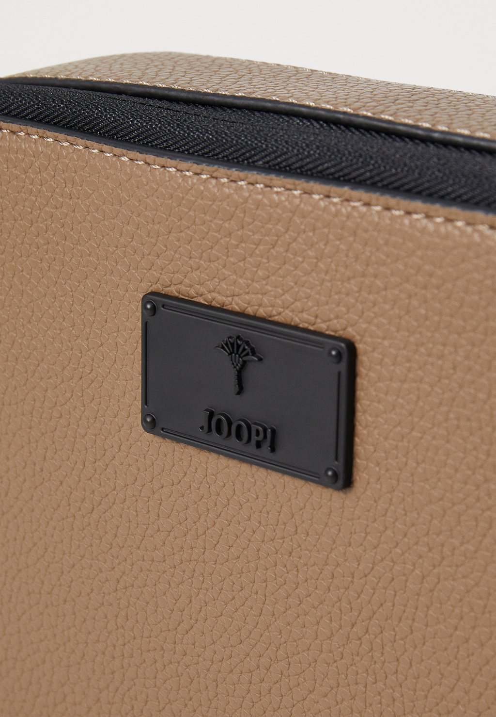 Сумка через плечо NEPEZZANO PAOLO UNISEX JOOP!, бежевый
Сумка через плечо NEPEZZANO PAOLO UNISEX JOOP!, бежевый