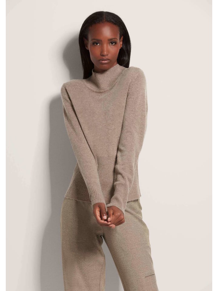 MADELEINE Свитер со стоячим воротником, цвет капучино/меланж
MADELEINE Свитер со стоячим воротником, цвет капучино/меланж