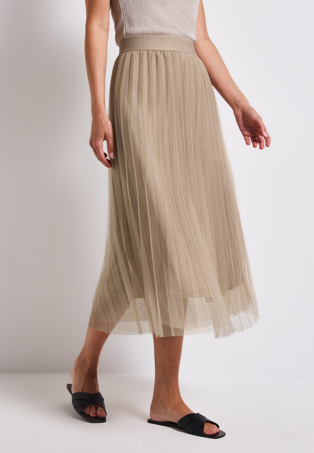 Юбка-колокол Gonna a pieghe Street One, бежевый
Юбка-колокол Gonna a pieghe Street One, бежевый