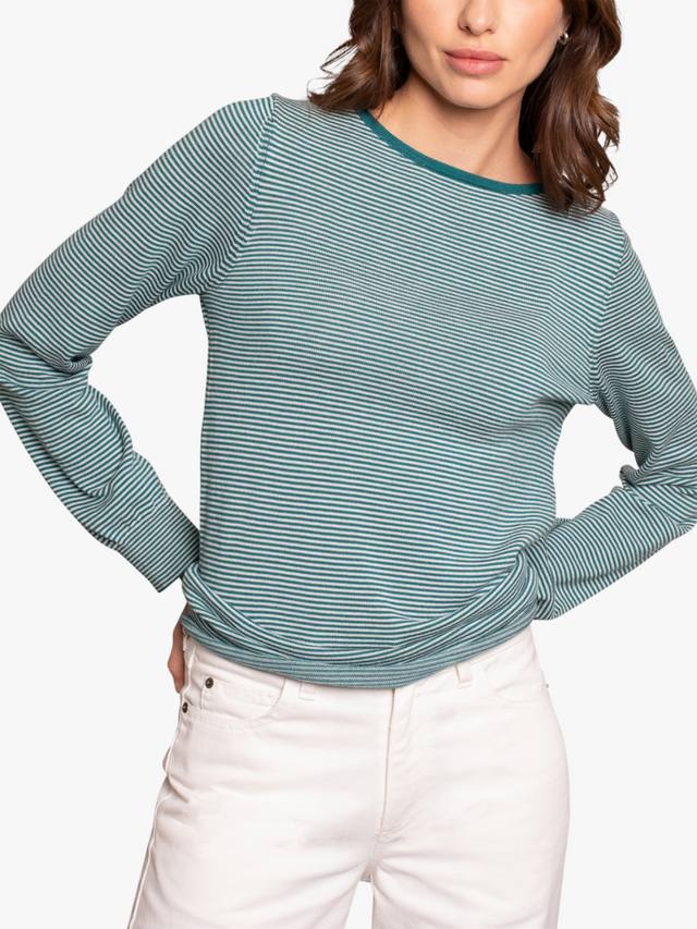 Джемпер тонкой вязки в полоску из чистой шерсти мериноса Celtic & Co., цвет Icelandic
Джемпер тонкой вязки в полоску из чистой шерсти мериноса Celtic & Co., цвет Icelandic