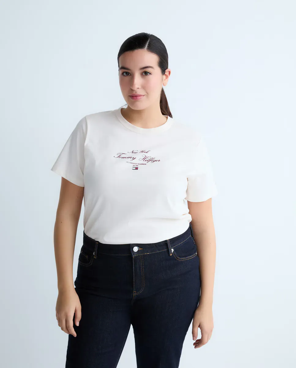 Женская футболка с короткими рукавами, круглым вырезом и логотипом спереди Tommy Hilfiger Curve, цвет Crudo
Женская футболка с короткими рукавами, круглым вырезом и логотипом спереди Tommy Hilfiger Curve, цвет Crudo