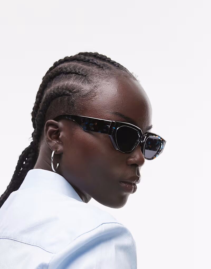 Солнцезащитные очки Topshop Croatia угловой формы «кошачий глаз» в синей черепахе
Солнцезащитные очки Topshop Croatia угловой формы «кошачий глаз» в синей черепахе