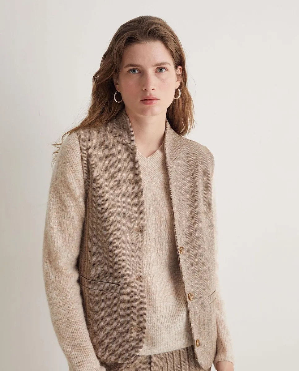 Женский жилет вязаный с узором «елочка» Yerse, песочный
Женский жилет вязаный с узором «елочка» Yerse, песочный