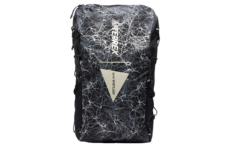 Adidas Рюкзак мужской из переработанного нейлона бело-черный, White & Black
Adidas Рюкзак мужской из переработанного нейлона бело-черный, White & Black