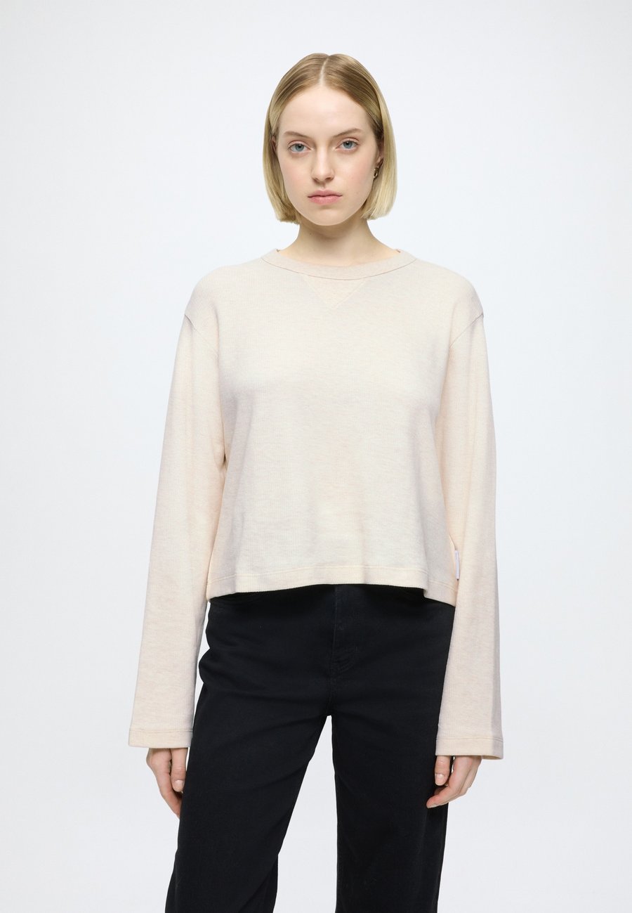 Топ Marc O'Polo DENIM T-SHIRTS, LSL TRIANGLE INSERT, Desert Melange/White
Топ Marc O'Polo DENIM T-SHIRTS, LSL TRIANGLE INSERT, Desert Melange/White