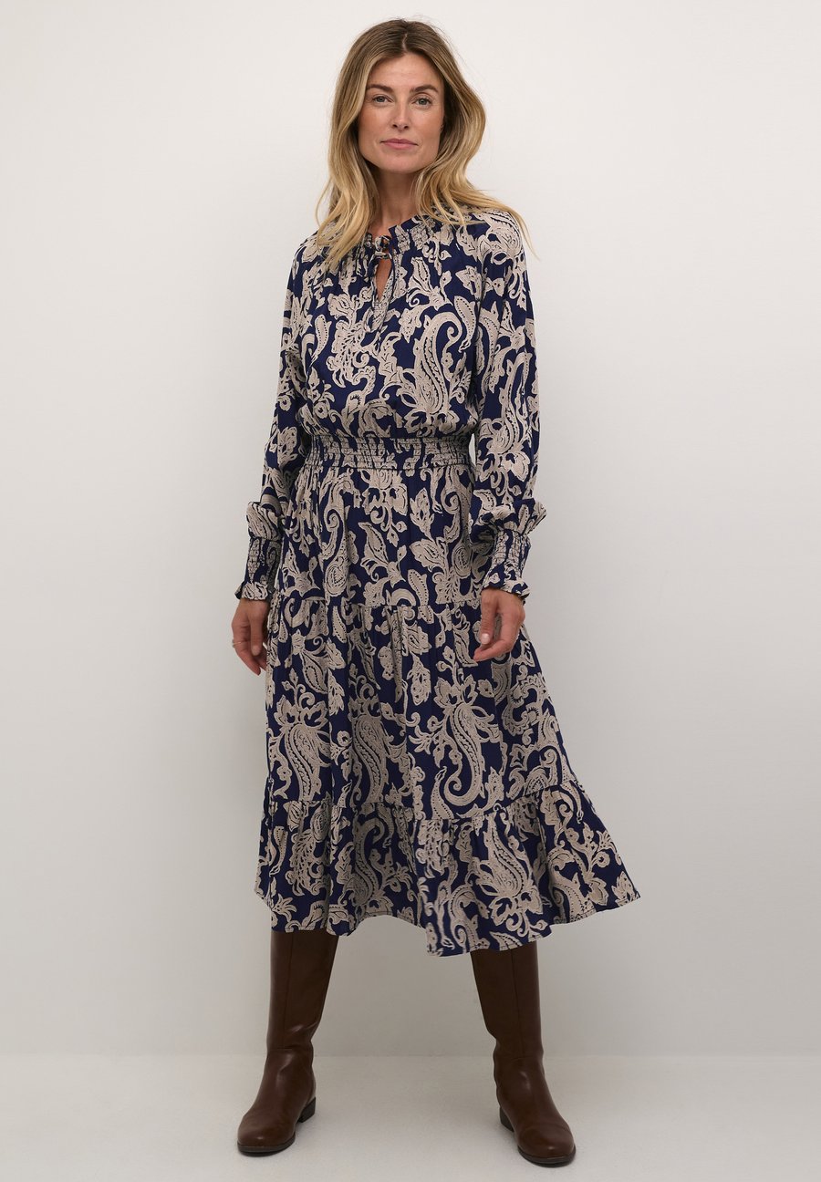 Платье Cream CRLUCY LONG DRESS, Blue Paisley/Light Blue
Платье Cream CRLUCY LONG DRESS, Blue Paisley/Light Blue