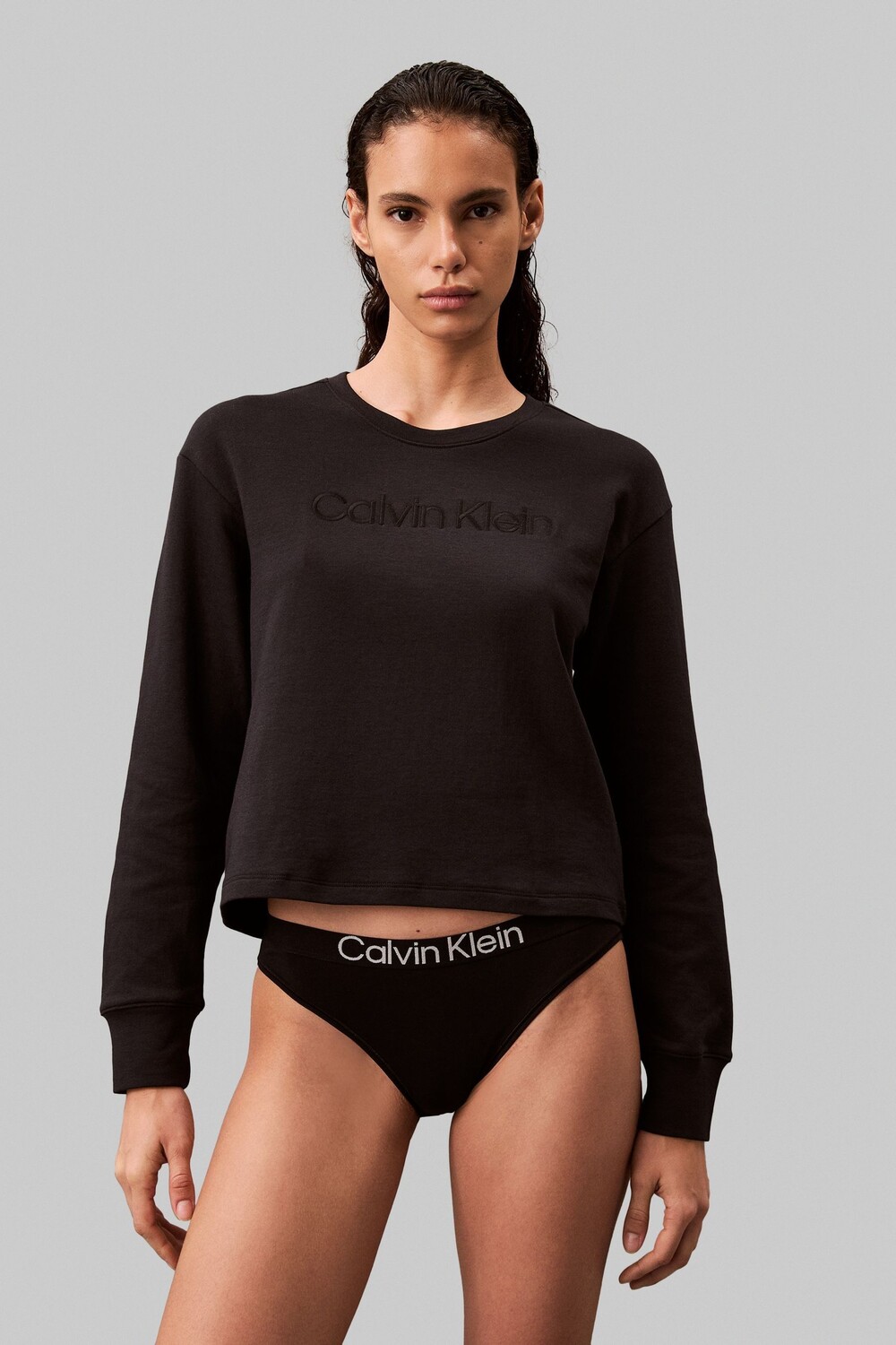 Свободный свитер пуловер с круглым вырезом Calvin Klein, черный
Свободный свитер пуловер с круглым вырезом Calvin Klein, черный