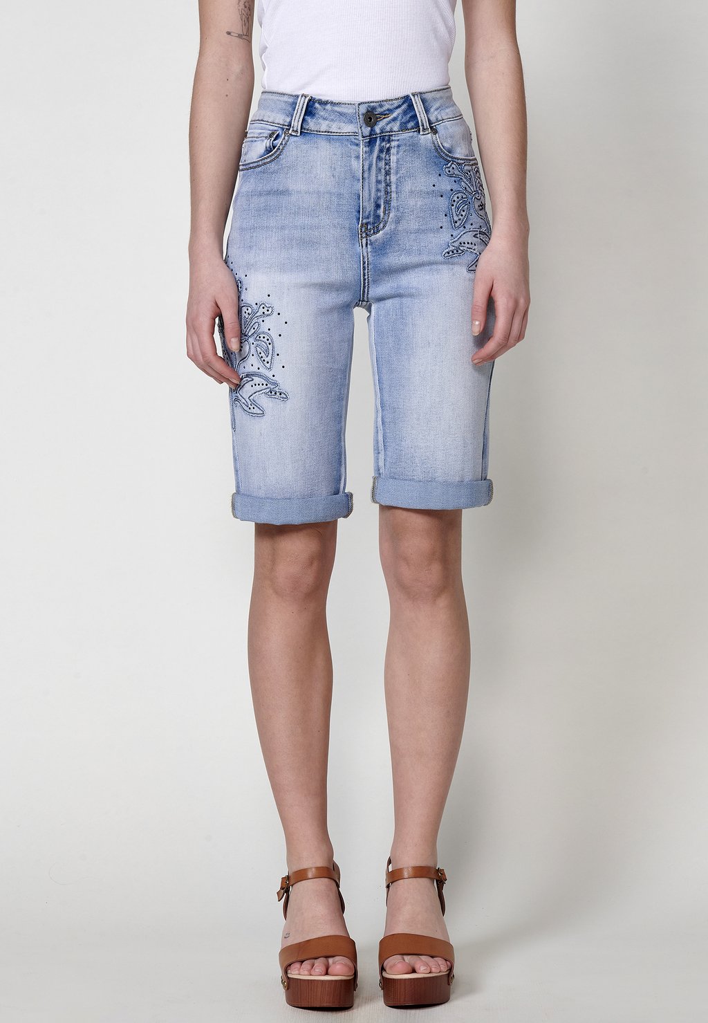 Джинсовые шорты WITH FRAYED PATCH Koroshi, светло-голубой
Джинсовые шорты WITH FRAYED PATCH Koroshi, светло-голубой