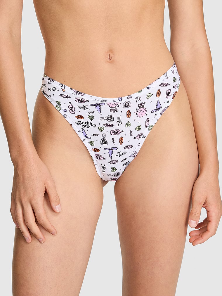 Хлопковые трусики-стринги с высоким вырезом Pink, smooth white witchy print
Хлопковые трусики-стринги с высоким вырезом Pink, smooth white witchy print