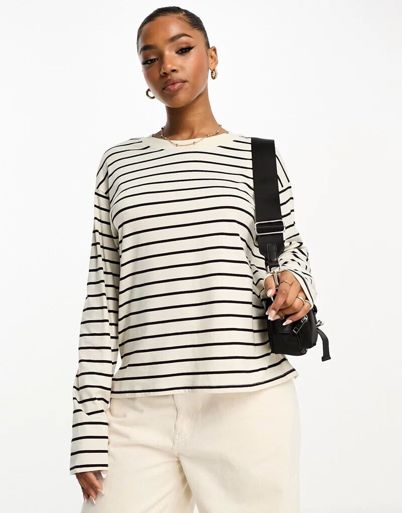 Объемный топ Monki с длинными рукавами в черно-белую полоску
Объемный топ Monki с длинными рукавами в черно-белую полоску