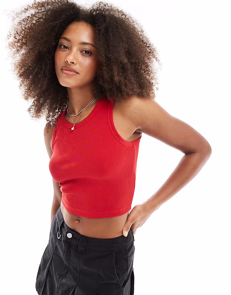 Укороченный топ JJXX Fallon в рубчик красного цвета
Укороченный топ JJXX Fallon в рубчик красного цвета