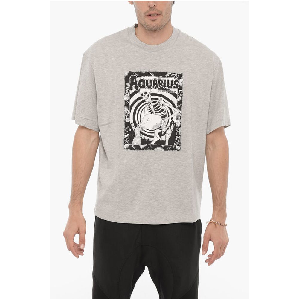 Футболка с круглым вырезом и принтом AQUARIUS THE HUMANITARIAN Neil Barrett, Gray
Футболка с круглым вырезом и принтом AQUARIUS THE HUMANITARIAN Neil Barrett, Gray