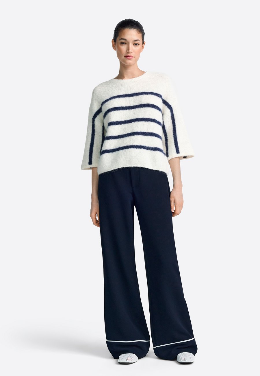 Джемпер Rich & Royal Jumper, Midnight Blue/Dark Blue
Джемпер Rich & Royal Jumper, Midnight Blue/Dark Blue