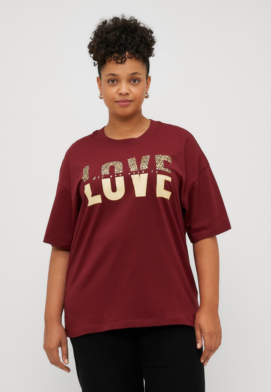 Футболка ONLY Carmakoma CARKOURTNEY LIFE SS O-NECK REG JRS, Cabernet /Bordeaux, Красный, Футболка ONLY Carmakoma CARKOURTNEY LIFE SS O-NECK REG JRS, Cabernet /Bordeaux
Футболка ONLY Carmakoma CARKOURTNEY LIFE SS O-NECK REG JRS, Cabernet /Bordeaux, Красный, Футболка ONLY Carmakoma CARKOURTNEY LIFE SS O-NECK REG JRS, Cabernet /Bordeaux