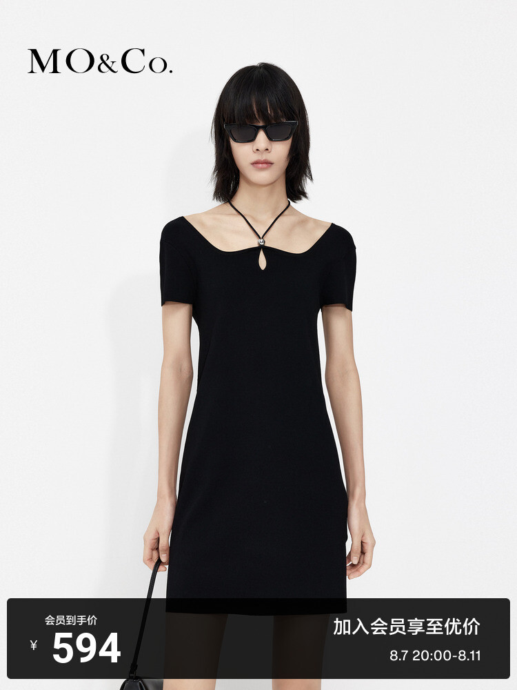 Трикотажное платье Moco с вырезом, черный
Трикотажное платье Moco с вырезом, черный