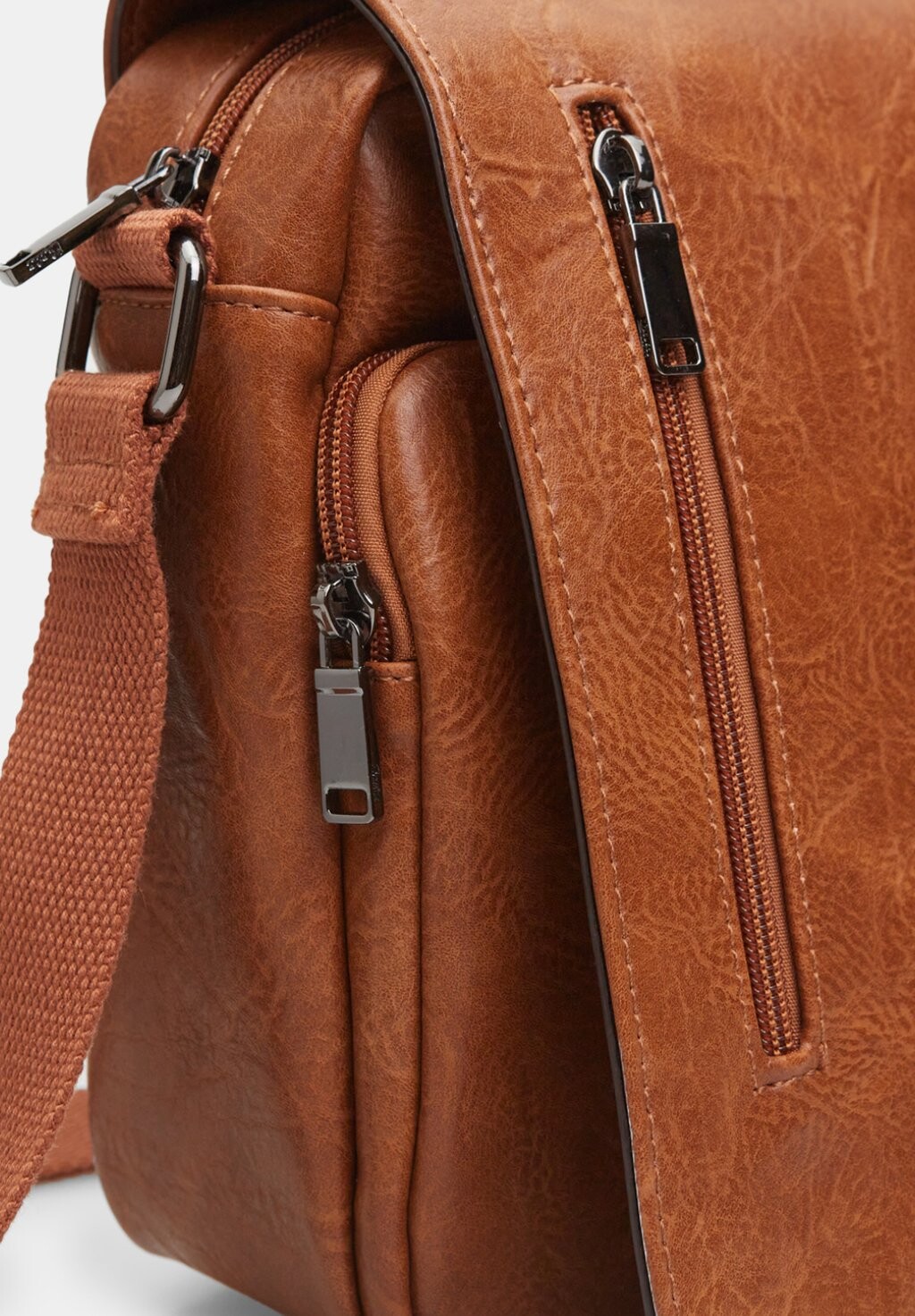 Сумка через плечо Bata, цвет Tan
Сумка через плечо Bata, цвет Tan