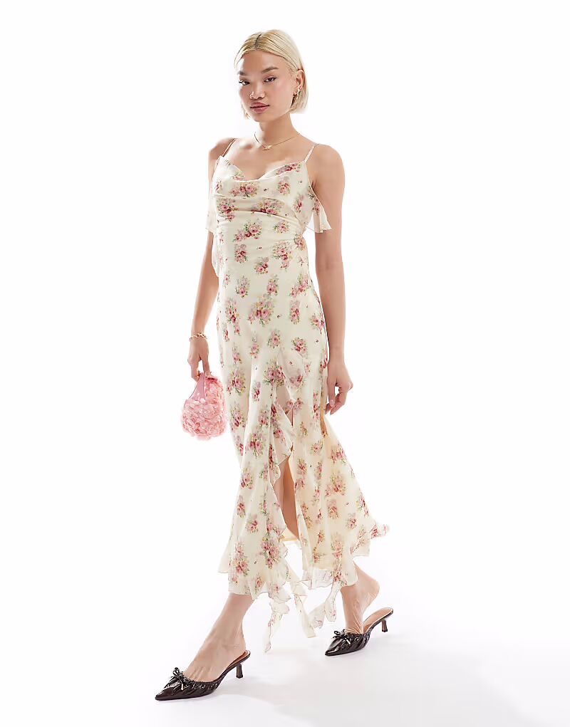 Платье макси «Любовный треугольник» с оборками и открытой спиной, кремового цвета с цветочным принтом
Платье макси «Любовный треугольник» с оборками и открытой спиной, кремового цвета с цветочным принтом