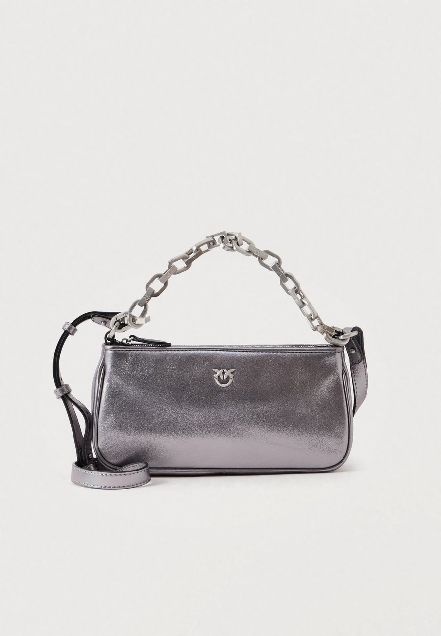 Сумка Pinko HALF MOON BAGUETTE MINI, Gun Metal/Matt Silver-Coloured/Gunmetal
Сумка Pinko HALF MOON BAGUETTE MINI, Gun Metal/Matt Silver-Coloured/Gunmetal