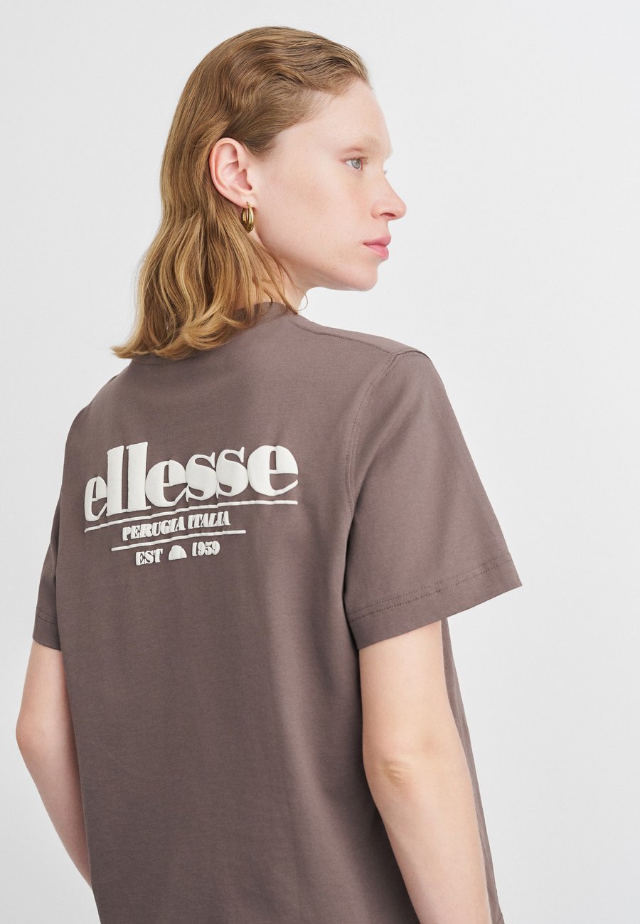 Футболка Ellesse FASANA TEE, Brown
Футболка Ellesse FASANA TEE, Brown