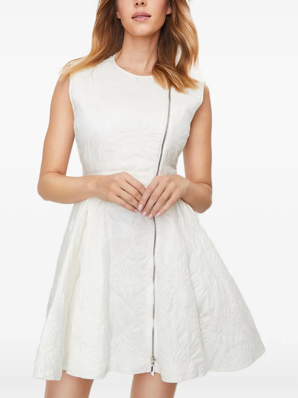 Мини-платье без рукавов цвета орхидеи Moncler, белый
Мини-платье без рукавов цвета орхидеи Moncler, белый