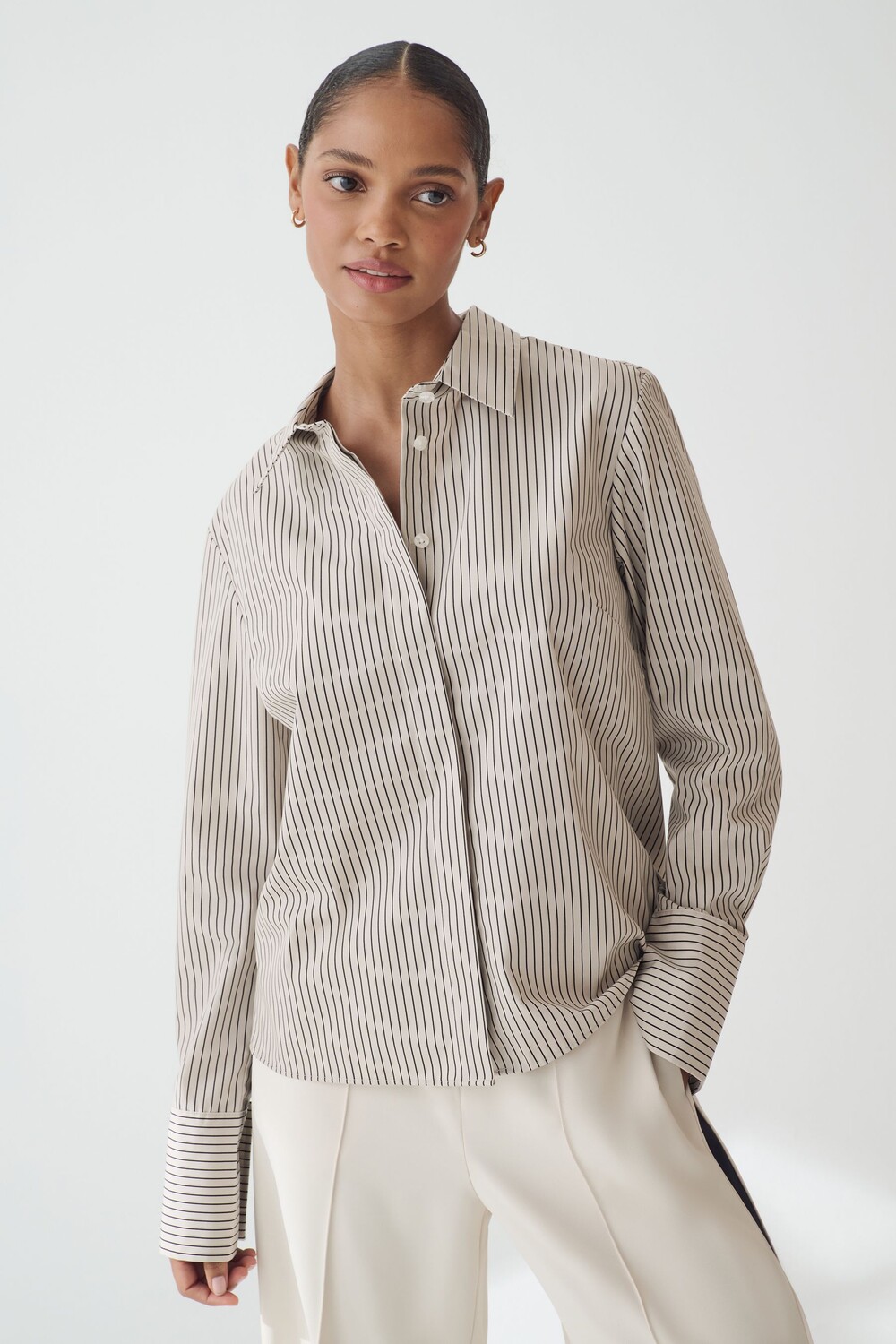 Приталенная рубашка с длинным рукавом и воротником Next, серый
Приталенная рубашка с длинным рукавом и воротником Next, серый