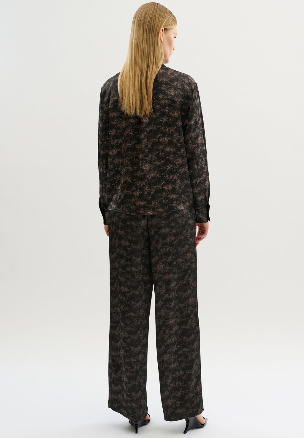 Брюки SORA Karen by Simonsen, черный
Брюки SORA Karen by Simonsen, черный